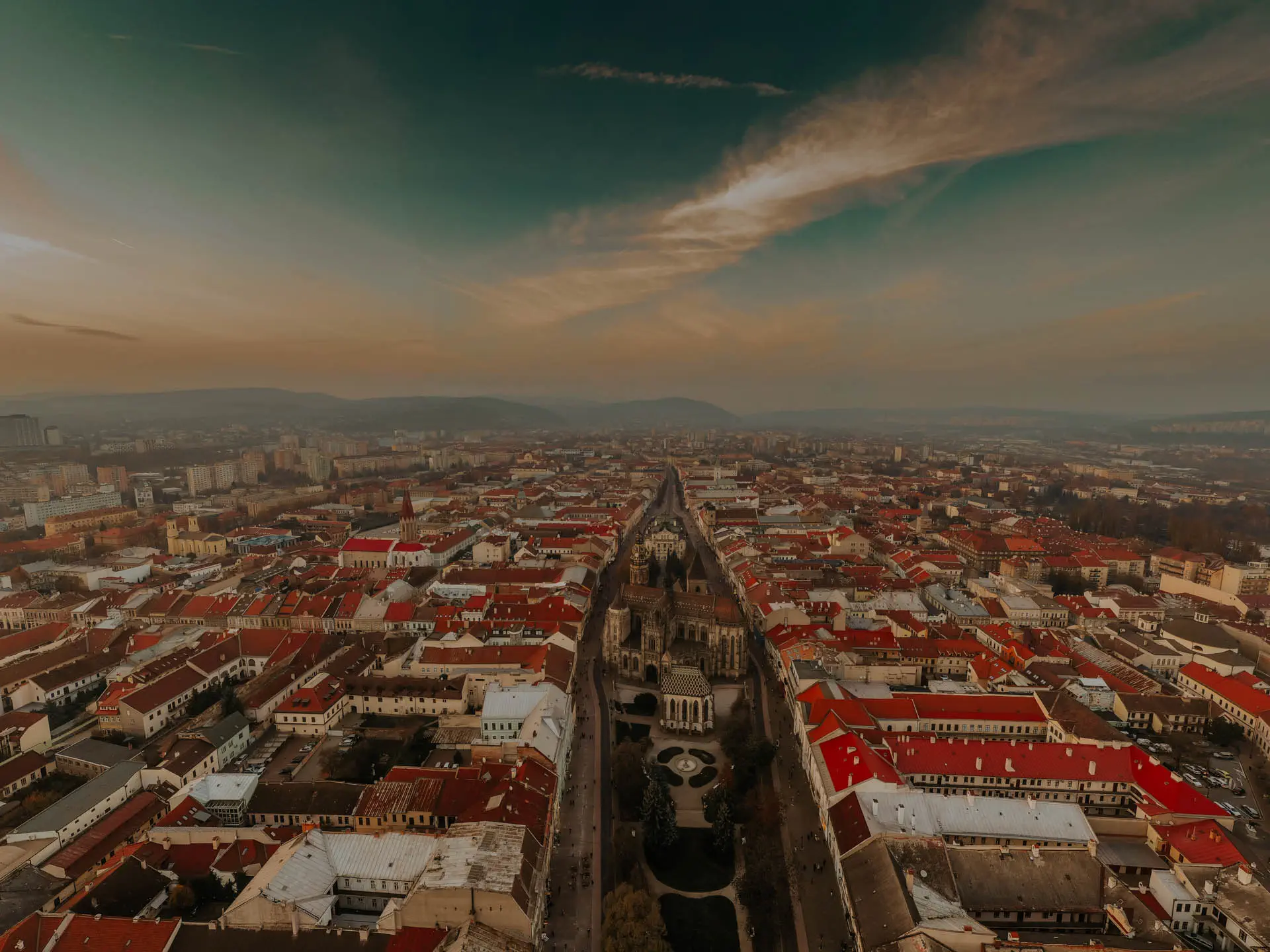 Záber z dronu na centrum Košíc