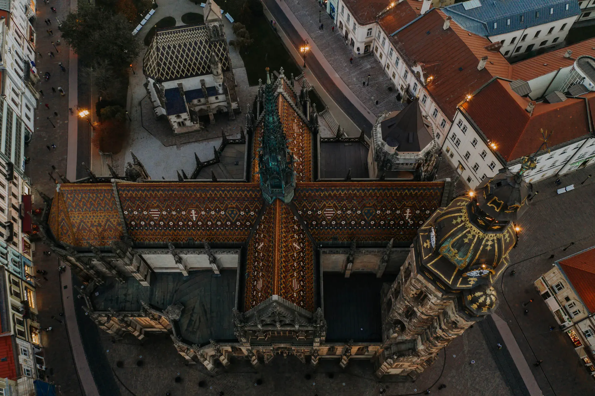 Záber z dronu na centrum Košíc - dóm sv. Alžbety