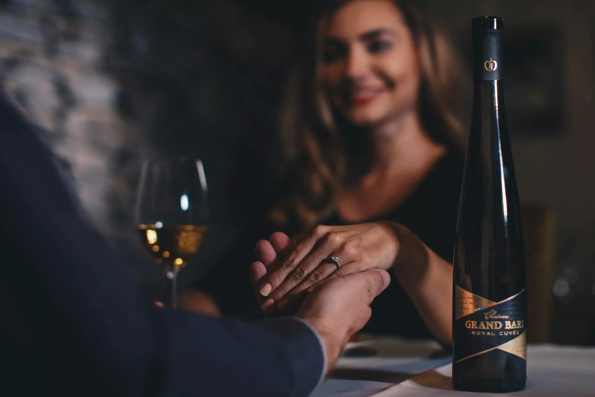Fotenie pre marketingovú kampaň vína Grand bari na romantickú večeru vo dvojici