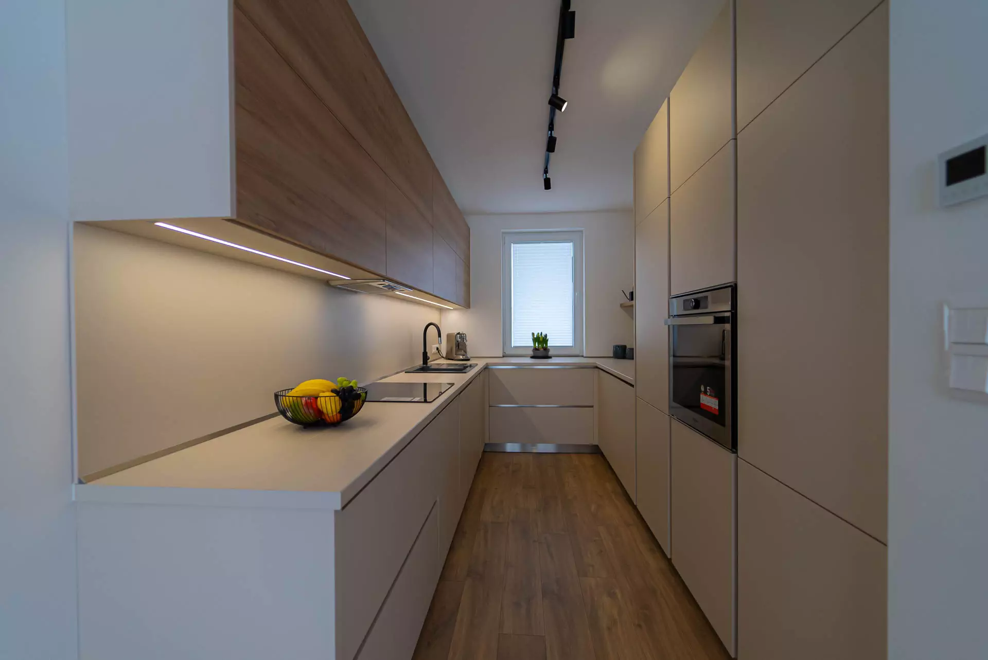 Fotografie priestorov bytu na prenájom s detailom na kuchyňu